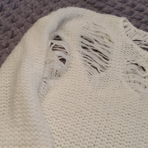 POSH SHOW. Anthro John + Jenn Distressed Sweater - Picture 5 of 8